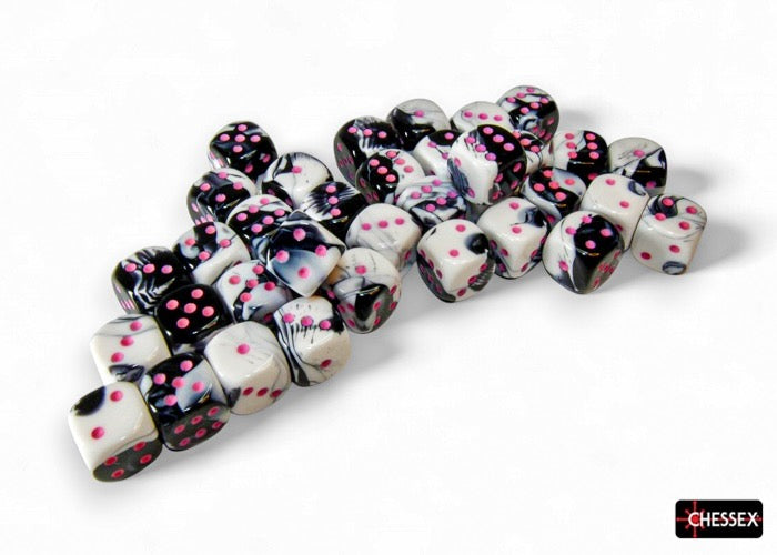 Chessex - Brique de 36 d6 12mm transparents violets avec points blancs Chessex - Brique de 36 d6 12mm transparents violets avec points blancs